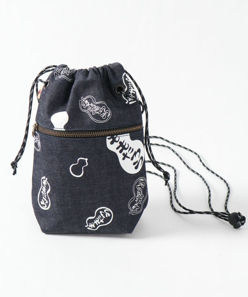 桃太郎JEANS】デニム巾着バッグ（ももたろう柄） デニム研究所 by JAPAN BLUE オンラインショップ
